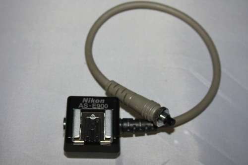 Nikon AS-E900 External Multi-Flash Adapter with Nikon SK-E900 bracket
