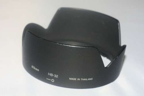 Nikon genuine HB-32 Lens Hood for AF-S 18-105mm VR, 18-140mm VR, 18-135mm IF-ED, 18-70mm IF-ED