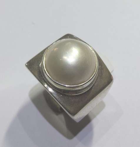 *New* 925 Sterling Silver Ring with square setting and white mabe pearl