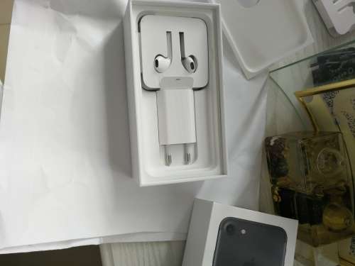 APPLE IPHONE 7 128gb Matt Black.. Free shipping to your door