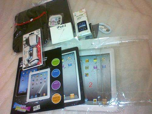 14 pc APPLE IPAD 2 ACCESSORIES CRAZY R1 START (no ipad 2)