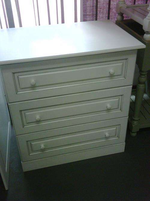 Chest of drawers white