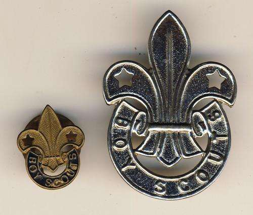 Boy scouts beret and button badges from white metal and brass - as per scan