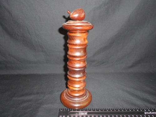 Vintage Stink wood serviette/napkin ring set on stand @ CRAZY R1 start
