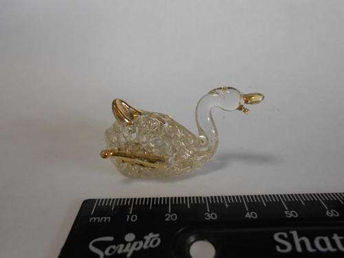Miniature glass swan - as per scan
