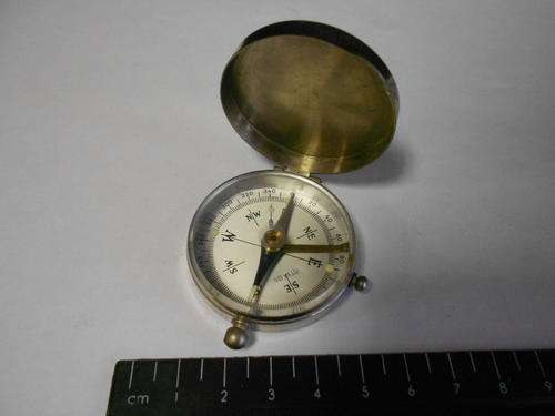 Vintage compass in metal casing - as per scan