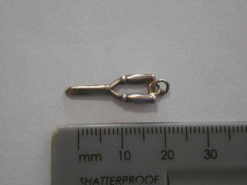 Silver scissors charm - as per scan