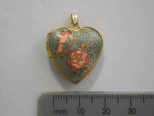 Gold plated heart shaped locket with enameling - as per scan