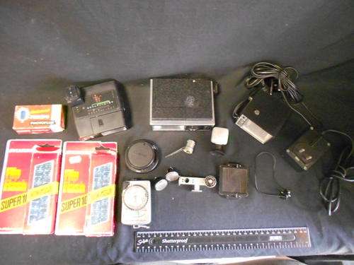 Lot of assorted camera flashes and lighting equipment - as per scan