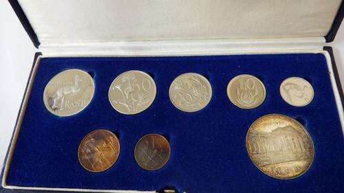 1985 Proof set with Silver Parliament R1 - Lovely toning on copper coins Ã¢ÂÂ as per photo