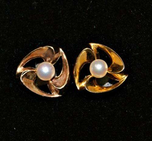 9ct GOLD AND PEARL STUD EARRINGS VINTAGE@@@ CRAZZYYY R1 START