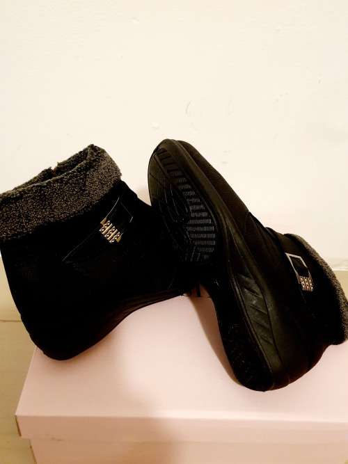 SIZE 5 / 6 Womens Black Synthetic-PU Ankle Boots with Grey Fur Trimming Size 5 / 6 ONLY