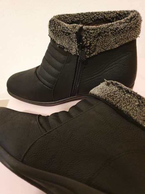 SIZE 9 Womens Black Synthetic - PU Ankle Boots with Grey Fur Trimming Size 9 ONLY