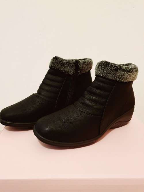 SIZE 5 Womens Black Synthetic - PU Ankle Boots with Grey Fur Trimming Size 5 ONLY