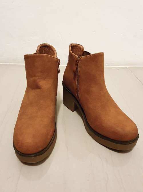 ***Trendy Wedge Ankle Boots ** Sizes**3**4** Camel