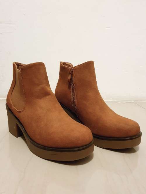 ***Trendy Wedge Ankle Boots ** Sizes**3**4** Camel