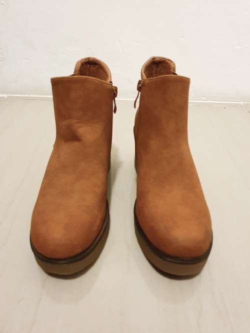 ***Trendy Wedge Ankle Boots ** Sizes**3**4** Camel