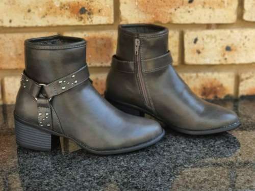 ***Belt Buckle PU Leather Zipper Ankle Boots *** Sizes *** 4**5**6 Greyish Green