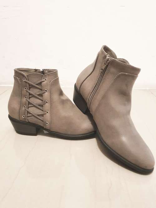 ***PU Leather !!! SUPERIOR QUALITY!!! Ankle Boots *** Superior Comfort Sizes 5**6**8**9** Grey