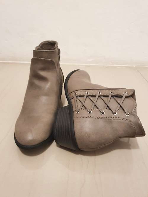 ***PU Leather !!! SUPERIOR QUALITY!!! Ankle Boots *** Superior Comfort Sizes 5**6**8**9** Grey