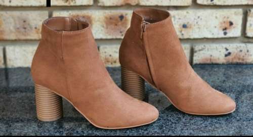 **Faux Suede Zipper Round Heel Funky Ankle Boots**Sizes **4**5**6** Camel Brown