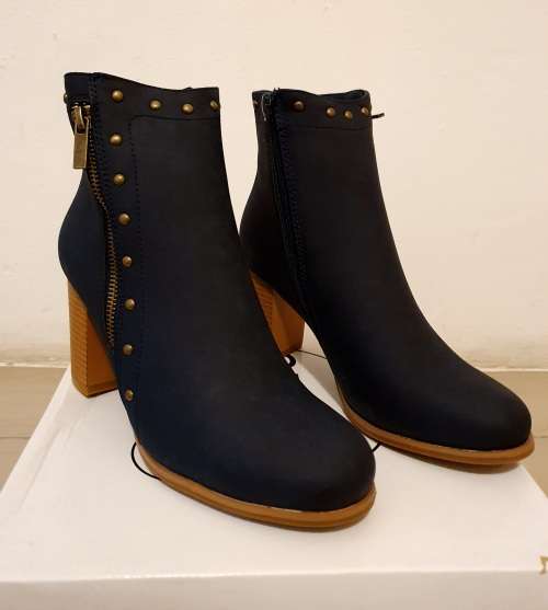 ## Trendy ## Size 5 / 7 **Navy Studded Ankle Boots **Sizes 5 / 7** Navy Only