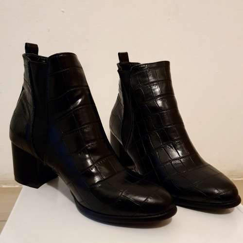 New Arrival !!Size 4 / 6 **Black Moc Crock Detail Ankle Boots **Shiny PU Leather Size 4 / 6 Only