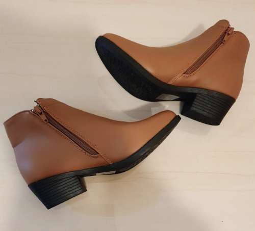 Sizes 5 **Stunning Ankle Boots with Double side Zips**PU Leather **Sizes 5 ** Camel