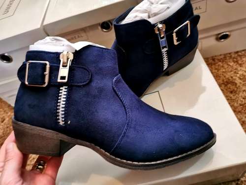 Stunning Size 6 Ladies Classic Ankle Boots Suede - NAVY Size 6 ONLY
