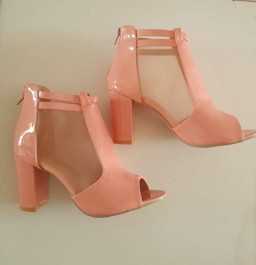 Size 4 Stunner 2019 High End Fashioned Ladies Mink Block Heels - Size 4 ONLY