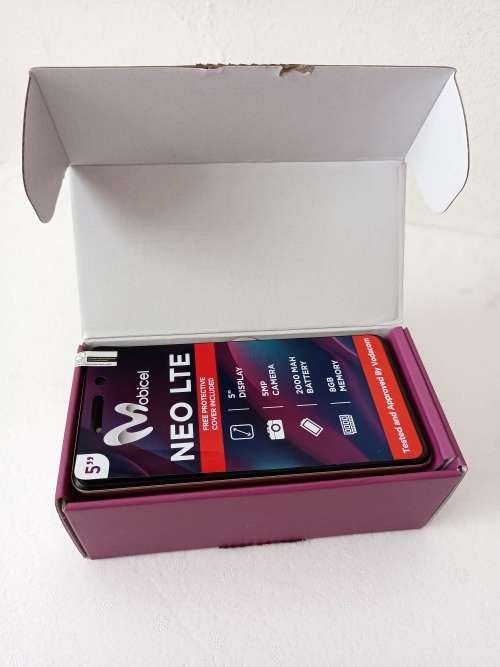 Mobicel NEO-LTE 5` Gold 8gb Single Sim (Vodacom locked)