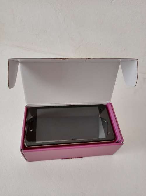 Mobicel NEO-LTE 5` Gold 8gb Single Sim (Vodacom locked)