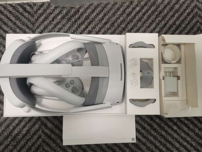 PICO 4 - 128G Completely Wireless All-in-One VR Headset (Open Box All Still in order)