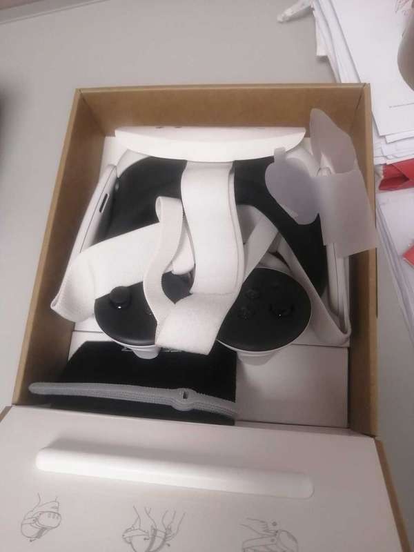 Meta Quest 3 512GB VR Headset (Open Box All Still in order) used less than 1 month.