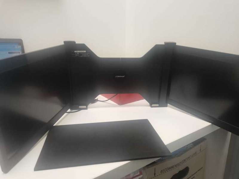 Tri-Screen 2-Screen Size 13.3 inch ( OPEN BOX ONE SCREEN WORKING ONLY RIGHT HAND SIDE )