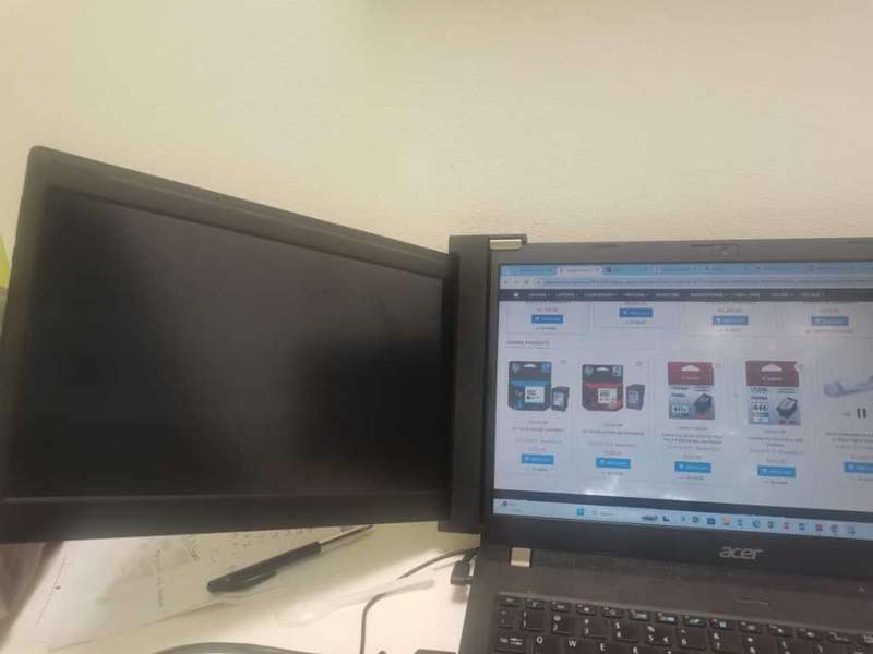 Tri-Screen 2-Screen Size 13.3 inch ( OPEN BOX ONE SCREEN WORKING ONLY RIGHT HAND SIDE )