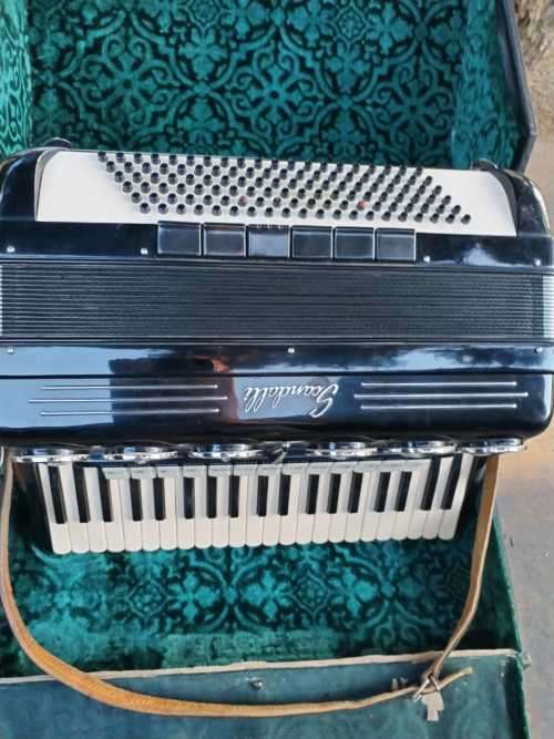 Scandalli Brevetto accordion