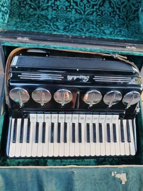 Scandalli Brevetto accordion