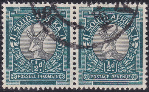 UNION OF SA - UHB44D V17 ½d/ BLACK and GREEN - TRAPEZOID BLOB IN TOP LEFT CORNER - VFU