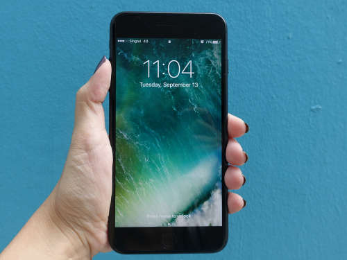 Apple iPhone 7 Plus 128GB Black + FREE UAG COVER