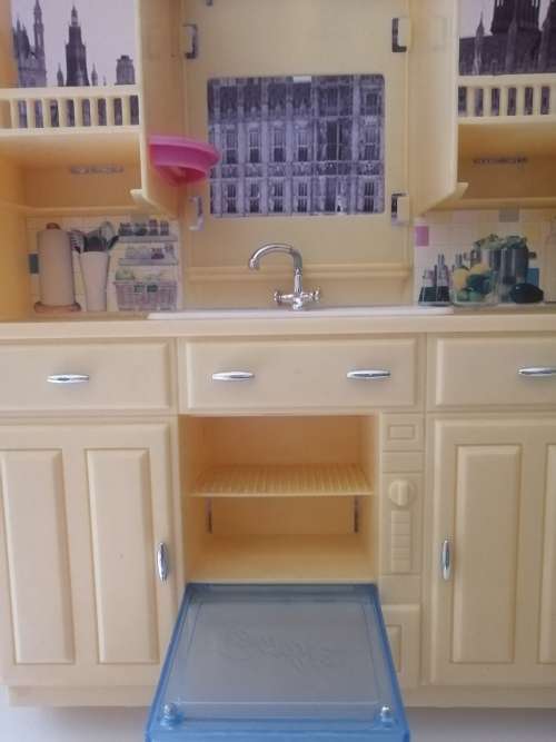 2002 Mattel Barbie Living in Style Kitchen Unit