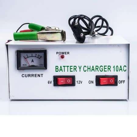 Mini 6 Volt/12 Volt Car Battery Charger