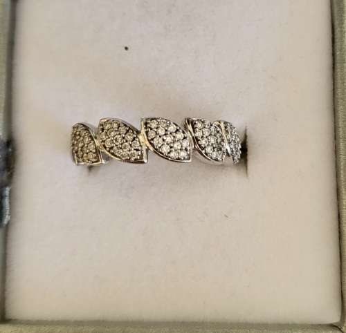 10kt solid 3.18 grams White Gold, Diamond Ring.