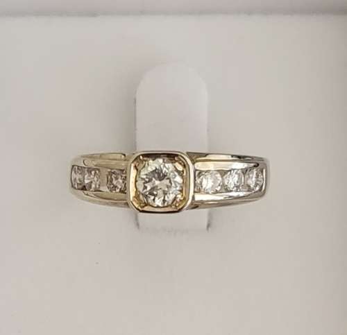 18ct Yellow Gold Diamond Ring. 7 diamonds, totalling 0.58ct