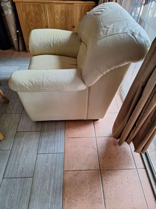 Leather Lounge Suite