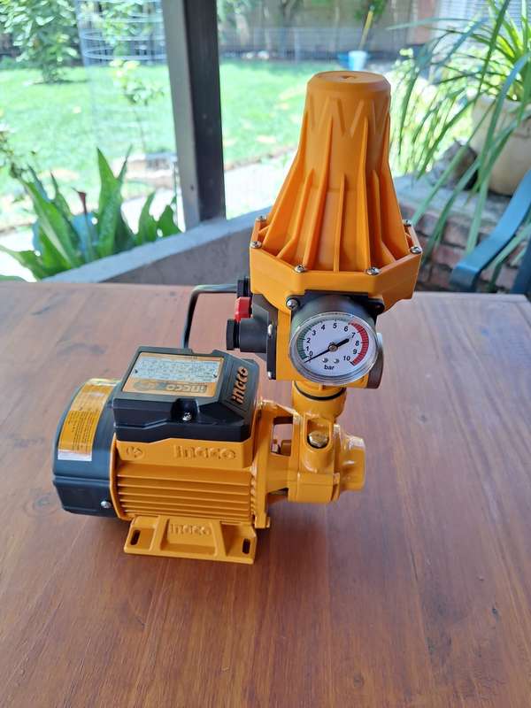 Water Pump with Pressure Controller - PLEASE SEE IMAGES