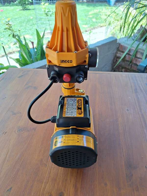 Water Pump with Pressure Controller - PLEASE SEE IMAGES