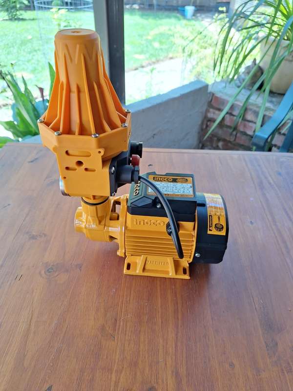 Water Pump with Pressure Controller - PLEASE SEE IMAGES