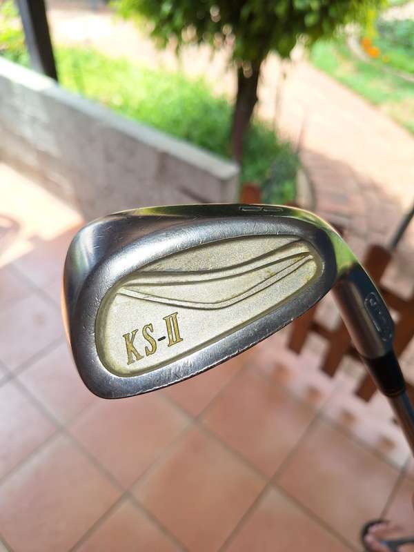 GOLF CLUB SET - Please see pictures for full description and condition