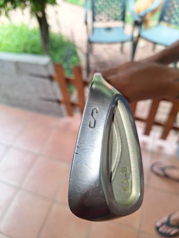 GOLF CLUB SET - Please see pictures for full description and condition